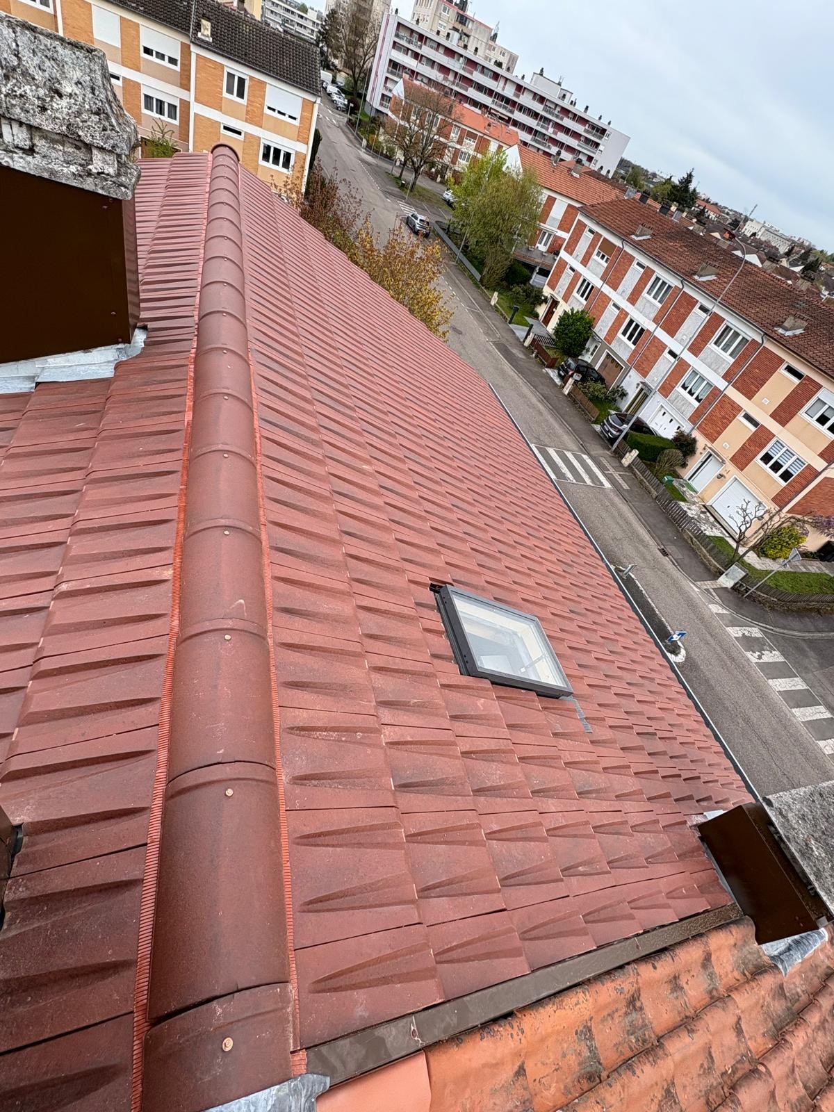 Pose de membrane EPDM sur toit plat de garage dans le quartier de Queuleu, Metz