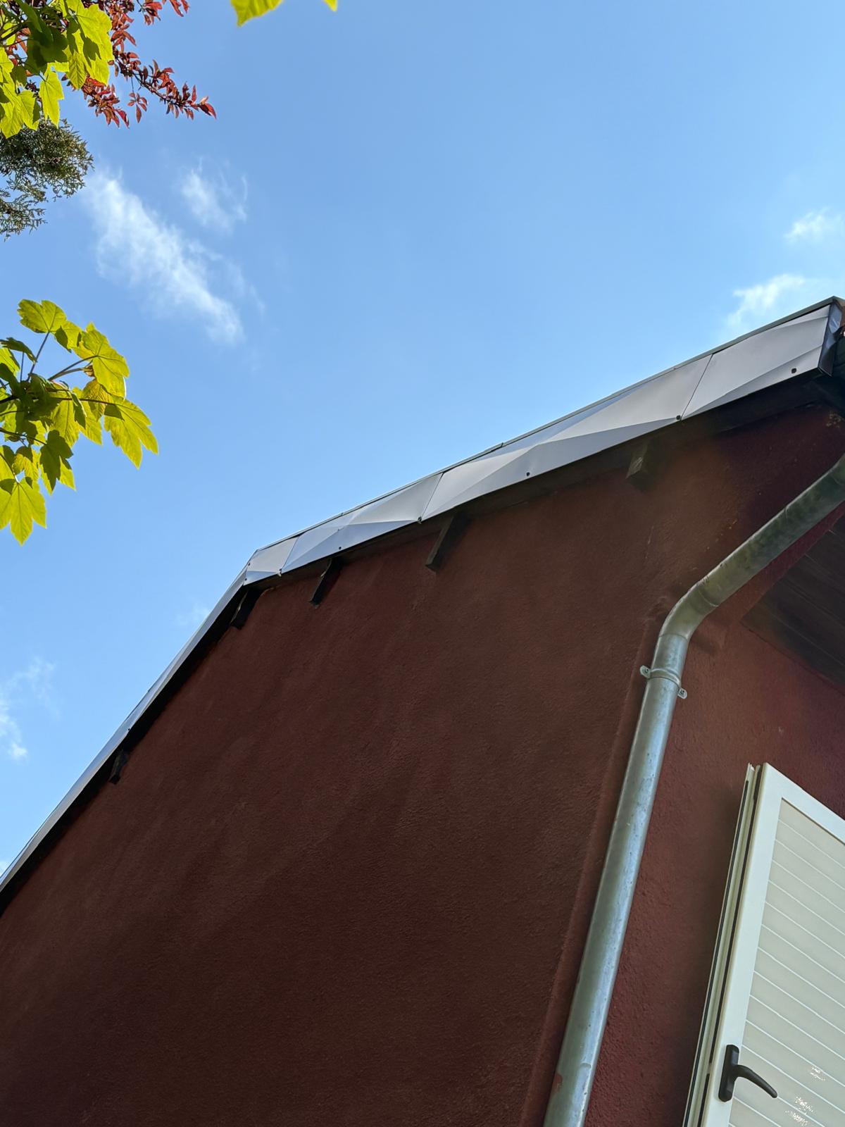 Couvreur zingueur AJS Toiture en intervention sur une noue de toiture à Metz