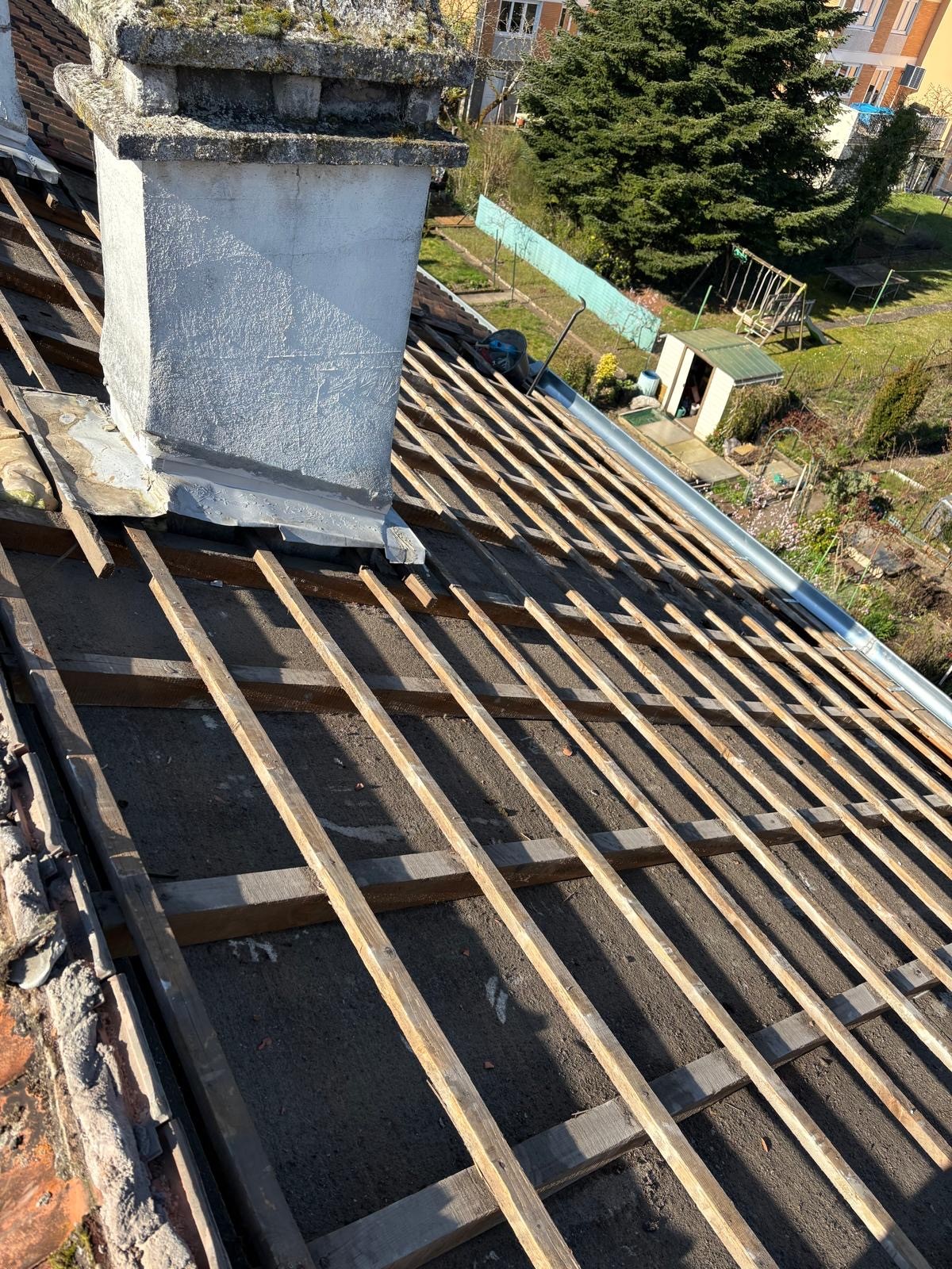 Vue des combles d'un pavillon messin avant et après isolation thermique