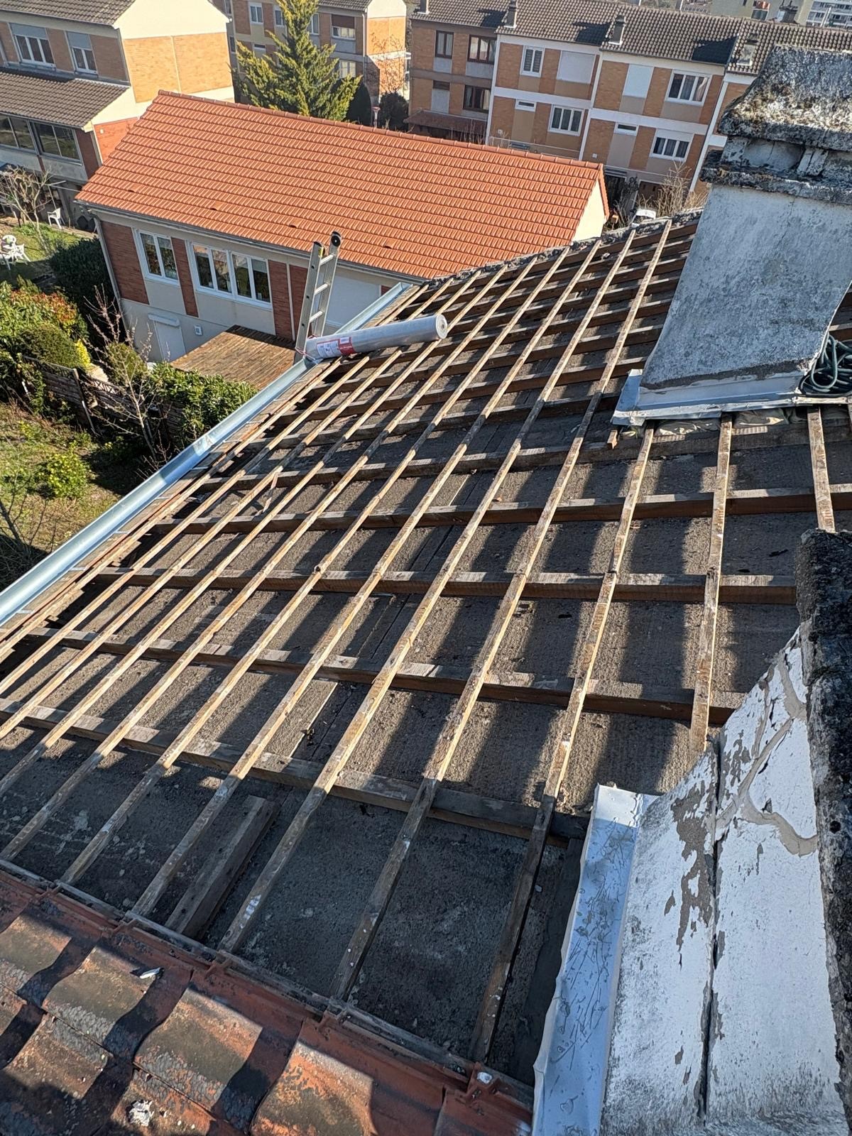 Panneaux isolants posés sur charpente lors d'un chantier de sarking à Metz