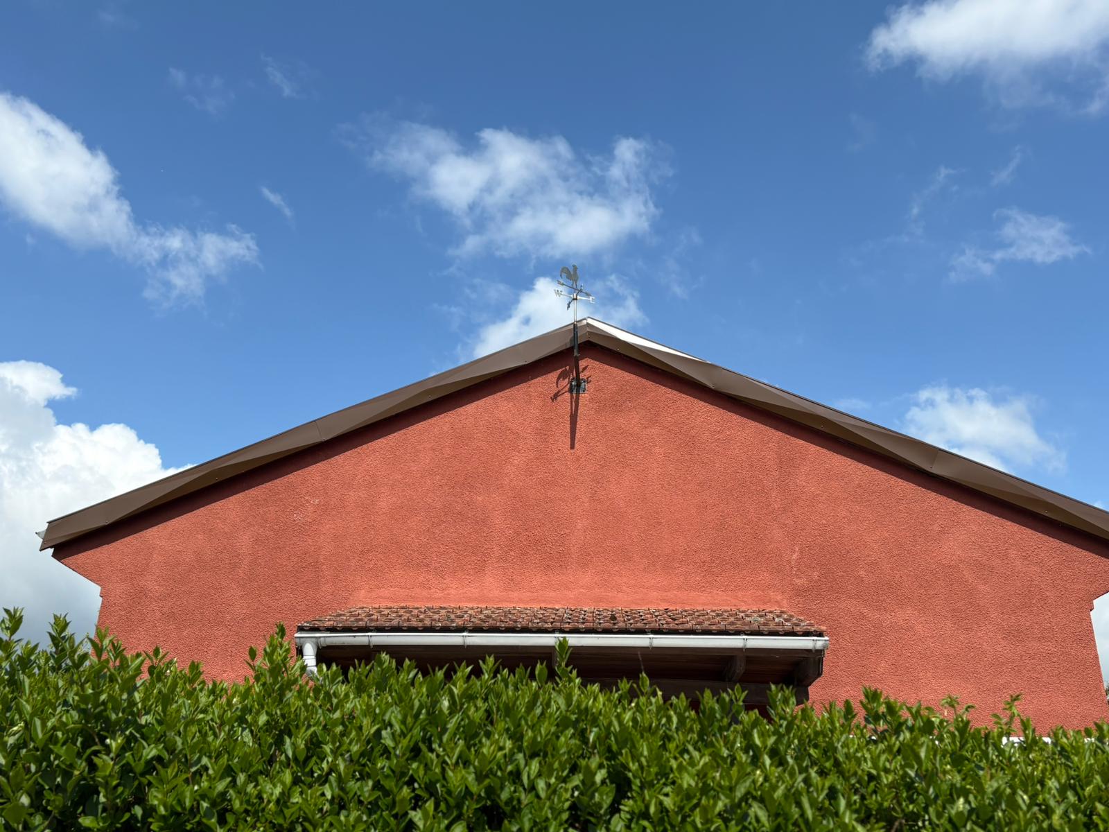Nettoyage de chéneau encaissé sur immeuble de la Nouvelle Ville de Metz